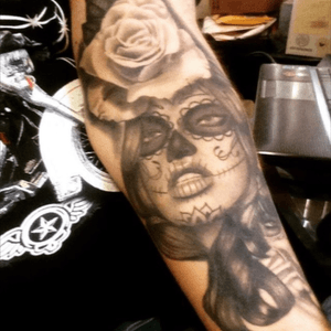 Rose and Dia De Los Muertos Tattoo done by Jon Van Tran at Klockwork Tattoo Club.#klockworktattooclub 