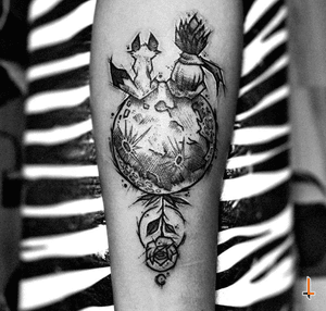 Nº558 #tattoo #tattooed #ink #inked #lepetitprince #lepetitprincetattoo #blackwork #blacktattoo #rose #rosetattoo #fox #foxtattoo #sketchy #sketchytattoo #tattoostuff #cheyennetattoo #cheyennetattooequipment #soulflower #soulflowercartridges #hawkpen #dynamicink #dynamiccolor #bylazlodasilva Based on another artist design