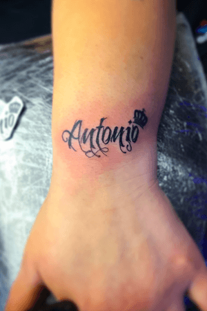 Porque los pequeños detalles también importan!! ... ... Comprando con mi código “DOLLY” en www.alkimiatattoo.com te beneficiarás de un 10% de descuento en pedidos superiores a 80€ en las marcas ALKIMIA, BUMBLEBEE, KUROSUMI, ESSENTIAL Y STETIKA. #tattoo #tattooed #tattooer #tattoist #tattooing #tattooart #tattooink #tattoolove #ink #inked #inktattoo #amazingtattoos #beautifultattoo #tattootalents #bodyart #artetattoo #instagram #instatattoo #tattoosbarcelona #tattoooftheday #btattooing #photooftheday #tattoosuplies #alkimiatattoo #thebestcatalunyatattooartists #bumblebeemachine #details #tinytattoo @bumblebeemachines @alkimiatattoo