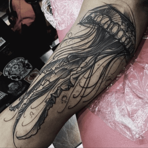 #dreamtattoo talk about beautiful. Ive wanted a jellyfish tattoo for as long as i could remember. Maybe on the forearm or upper arm. 