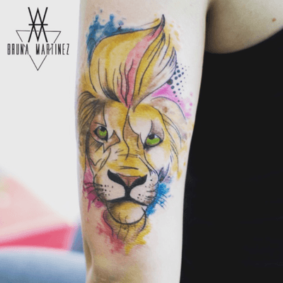 Por Bruna Martinez Instagram @brunaamartinez hellviewtattoo@gmail.com #tattoo #tattoo2me #tattooflash #art #artist #tattoolikeagirl #BruMartinez #hellview #cwbtattoo #flashtattoo #lion #watercolor 