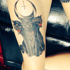 Moon cats #tattoo #tattooapprentice #lyon #thightattoo #cats 