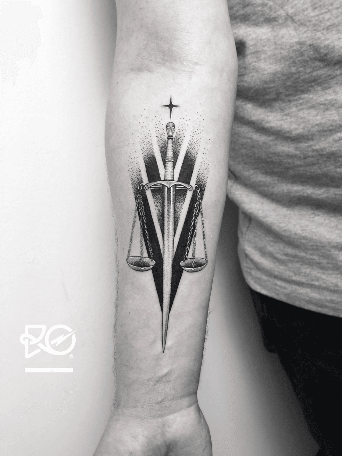 Minimalink  Art from our Resident artist susboomtattoo  Poseidon Sword  with Compass Tattoo Geometric with Watercolor  Thank you Filipe for your  trust and to came from Geneve to tattoo with 