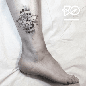 By RO. Robert Pavez • Tiny Earth • Studio Nice Tattoo • Stockholm - Sweden #engraving #dotwork #etching #dot #linework #geometric #ro #blackwork #blackworktattoo #blackandgrey #black #tattoo 