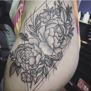 Ooooh the pepper shading ❤️😘 a lovely first tattoo for a lovely lady! Thank you so much Makenzie for letting me create for you! 🙏🏻 .#tattooartist #tattooart #tattooartofinsta #tattooshop #tattooshopinutah #tattooartistinutah #flowertattoo #peonies #peoniestattoo #dotwork #dotworkartist  #tattoos #tattoo #utahtattooartist #utahtattooshop #utahtattoos #saltlakecitytattoos #tattoosinutah #ogdentattooshop #utah
