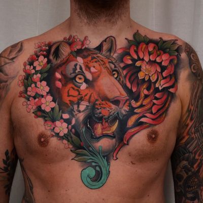 Doke in muliple smaller sessions. Tiger is fresh! #tattoo #tiger #chestpiece #tattoodoambassador 