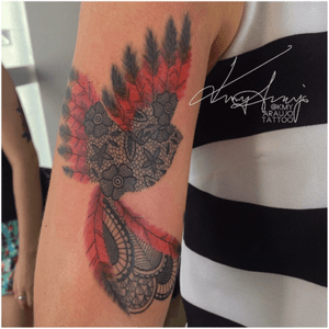 Custom bird and lace design by Kmy Araujo Tattoo.#bird #lace #birdtattoo #lacetattoo #feather #feathertattoo #feathers #color #flower #linework  #kmyaraujo 
