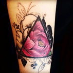 Tatuaje del dia! #tattoo #kissink #blackwork #linework #colortattoo #flowertattoo 