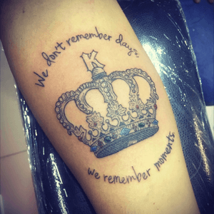 #crown #tattoo #letters #phrases #cheyennetattooequipment #eikondevice #detail 