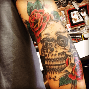 Skull and roses done by megan shelton at hell bomb tattoo in Wichita, Ks