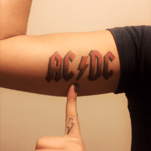 AC/DC ❤️ #armtattoo #fingertattoo #ACDC #acdcforlife #brazil #brasil 