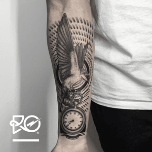 By RO. Robert Pavez • Black swallow without time • #engraving #dotwork #etching #dot #linework #geometric #ro #blackwork #blackworktattoo #blackandgrey #black #tattoo #swallowtattoo 