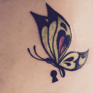 my first tattoo  #butterflytattoo #butterfly #tattooformyaunt #firsttattoo #keyhole #tattoogirl 