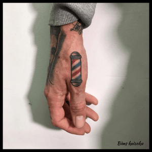 Le Barbier @les_gentlemans #bimskaizoku #bims #bimstattoo #lesgenlemans #julien #paris #paname #paristattoo #tatouage #tatouages #barbier #barber #barbershop #ink #inked #tattoo #tatt #tattooist #tattooer #tattoos #tattoomodel #tattoolover #tattooart #tattoostyle #tattoolove #tattooartist #tattoolife #color #raveninktattooclub 