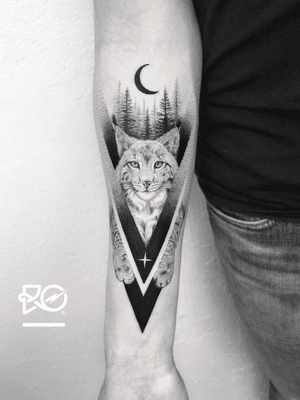 By RO. Robert Pavez • Lodjur 🐱🇸🇪 ➖ Studio Zoi tattoo Stockholm 🇸🇪 • 2018  • #engraving #dotwork #etching #dot #linework #geometric #ro #blackwork #blackworktattoo #blackandgrey #black #tattoo #fineline