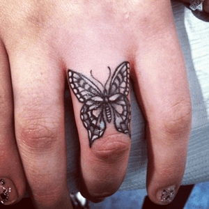 #lazerliz#butterfly#ring#jewelrytattoo 