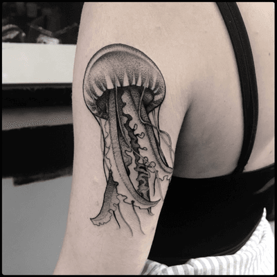 #totemica #tunguska #black ##jellyfish #medusa #sting #tentacles #tattoo #bionictattoostudio #rovereto #trento #italy #blacktattooart #tattoolifemagazine #tattoodo #blackworkers #blackwork 