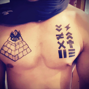 That was fun doin these two ! Looking forward for his next prolects to come and create those ! Thanks again for your kindness im glad i inked you hehe #pyramid #pyramidtattoo #eyetattoo #comics #symbols #symbol #tattooflash 