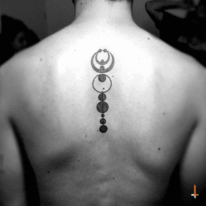 My 100th tattoo ✨😁🙌🏼✨ (@emmacheco gracias por la confianza, un tattoo muy especial para los dos) #tattoo #cropcircle #cropcircles #circles #lines #filledwithlines #100 #hundred #bylazlodasilva