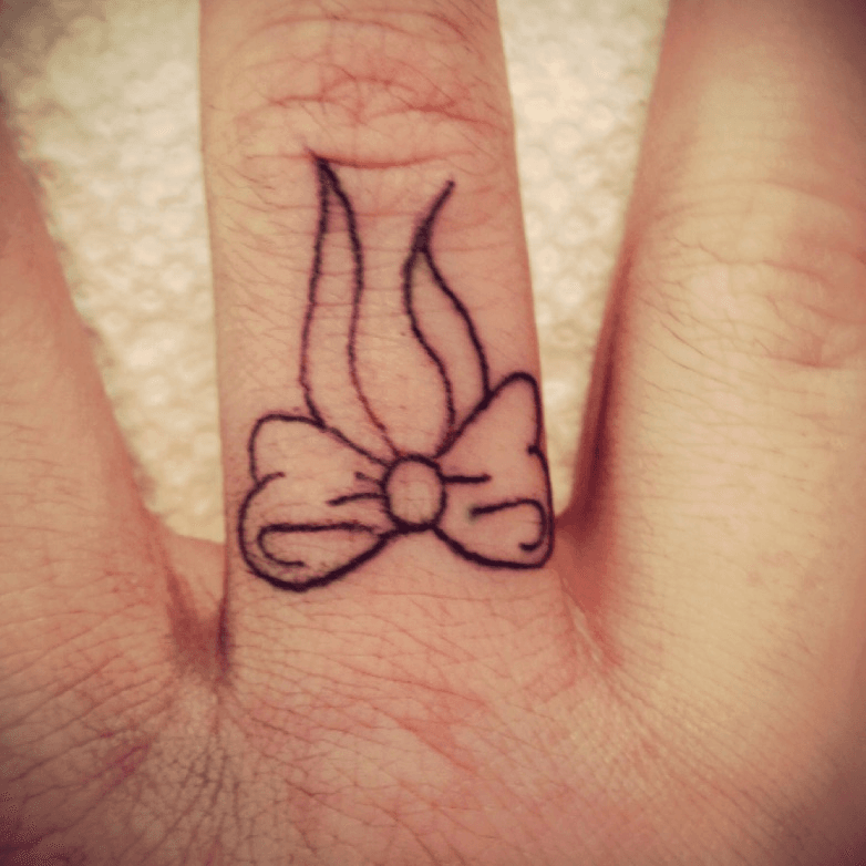 31+ Bow Tattoos On Fingers