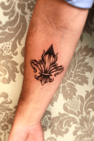 #flordelis #blackandgrey #tattooftheday #fleurdelis #tattooartist #brasil
