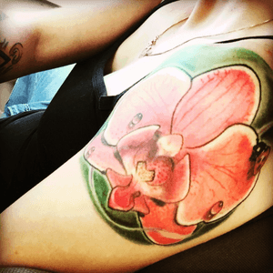 #orchid #orchidtattoos #ladybug #tattoos #tattooedbabe #orchid #girlswithtattoos 