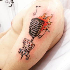 Tatuagem microfone #mictattoo #tatuagemmicrofone 