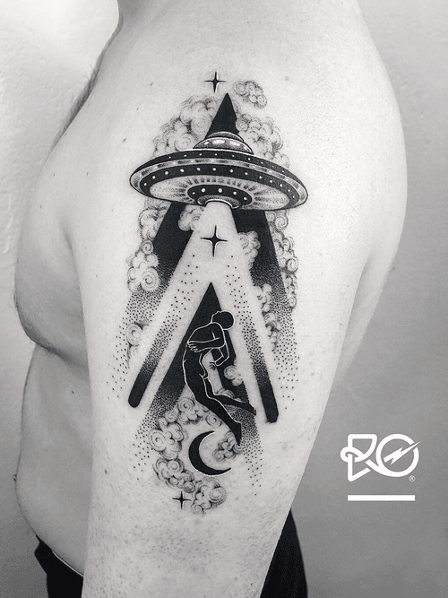 By RO. Robert Pavez • Sweet abduction ➖ Studio Zoi tattoo Stockholm 🇸🇪 • 2018  • #engraving #dotwork #etching #dot #linework #geometric #ro #blackwork #blackworktattoo #blackandgrey #black #tattoo #fineline