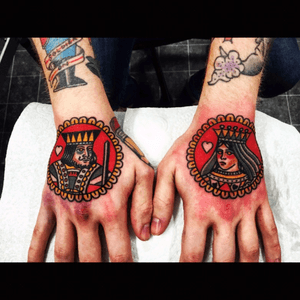 King and Queen of Hearts on both of my hands done by Neil Preston of One For All Collective, Manchester, UK. (ig: mrprestontattoo)