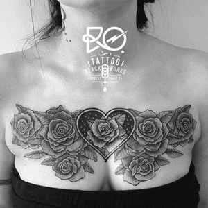 By RO. Robert Pavez • Black heart and roses • #engraving #dotwork #etching #dot #linework #geometric #ro #blackwork #blackworktattoo #blackandgrey #roses #black #tattoo #chesttattoo 
