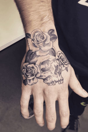 Skull and roses hand tattoo