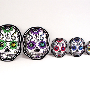 I want 8 sugar skulls representing my kids down my left leg included with names! #megandremtattoo 