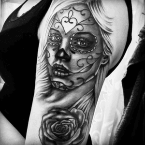My Lady 😍 work in progress 👅💉#Tattoodo #dayofthedead #diadelosmuertos #lady #tattooart #blackandgrey #armsleeve #workinprogress #TattooGirl 