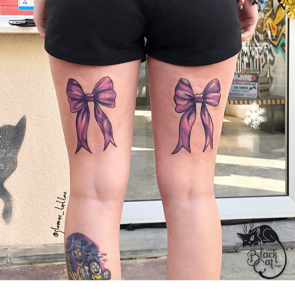47 Brilliant Bow Tattoos On Thigh