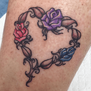 Freshly done roses based on Cherry Creek flash.#tattoo #tattoos #eternalink #neotat #neotatmachines #tattooartist #longislandtattoo #longislandtattooartist #ladytattooers #tattooer #roses #rose #flower #girly #feminine #flowers 