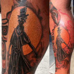 Jack the Ripper in front of a full moon inspired by a #alexpardee drawing on the inside of my right calf. #jacktherippertattoo #fullmoon #calftattoo #legtattoo 