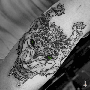 Nº200 ✨🤘🏼🐺✨ Ornamental King Wolf #tattoo #ink #wolf #king #kingwolf #ornamental #floral #angrywolf #greenink #greencolor #greeneyes #graywolf #canislupus #timberwolf #westernwolf #canine #twohundred #200 #mystyle #bylazlodasilva