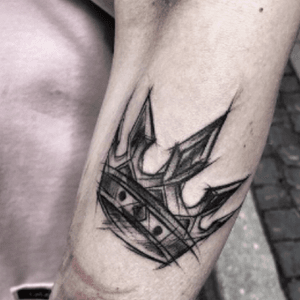 #sketch #black #line #crown - by #tattooartist #ineepine 