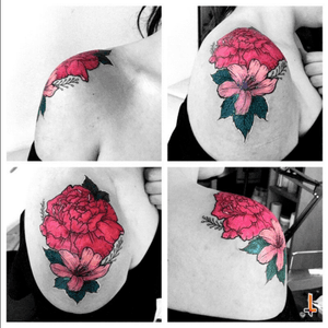 Nº193 Grand Mothers #tattoo #ink #flower #flowers #flowertattoo #grandma #azalea #carnation #clavel #leafs #herbs #shouldertattoo #colortattoo #color #eternalink #cheyennehawkpen #cheyennetattooequipment #hawkpen #red #pink #green #bylazlodasilva