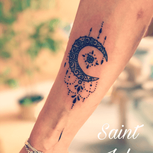 #moon #mandala #tattoodo #saintink #black #mandalamoon 