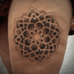 A #dotworkmandala for jessica, thank you lady for coming out to the #tattooconvention #dots #tattoo #dotworker #darkartists #sacredgeometrytattoo #thightattoo #dotbydot #blxckink #ladytattooers #workhorseirons #letsmakeshapes 