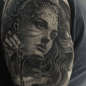 #portrait #beautifulGirl #scales #blackandgrey by #tattooartist #diegomickeytattoo @diegomickytattoo 