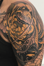 Snake and cjrysanthemum #chrysanthemum #snake #japanese #irezumi #tattoodo #wearesorrymom