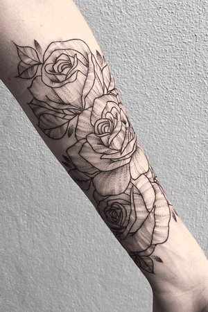 Over scarring - Done at Deaths Door Tattoo in Brighton, UK #roses#rosetattoo#scartattoo#scarcoveruptattoo#blackwork#dynamicink#floraltattoo#flowertattoo