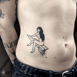 iditch@hotmail.fr #iditch #tattoo #mojitotattoo #toulouse #traditionaltattoo #pinup #rocket #belly 