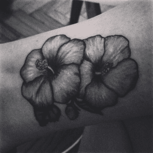 My very first tattoo made by yours truly. Proud of my work #hawaiian #flowers #flowertattoo #hawaiianflowers 