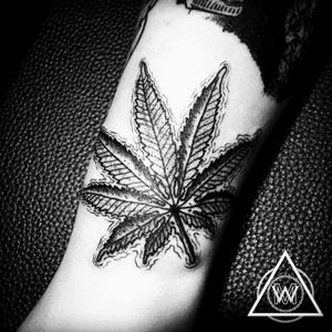 Marihuna Instagram : zero.tattooer . . #black #blackwork #marihuna #tattoo #tattoos #blackworktattoo #f4f #like #daily #tattooart #t #dot #dots #ink #inked #zerotattooer