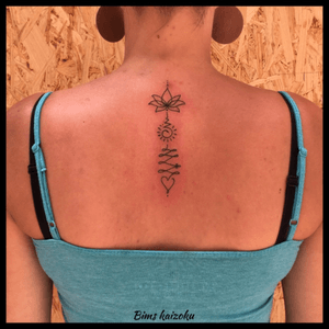 Unalome réalisé chez @phoenixtattoo_ch @sandydomont en suisse a neuchatel 🇨🇭🇨🇭🇨🇭 #bims #bimstattoo #bimskaizoku #unalometattoo #unalome #suisse #neuchatel #paris #paname #tatouage #tatouage #tatouée #paristattoo #ink #inked #inkedgirl #tatt #tatts #tatted #tattoo #tattoos #tattoogirl #tattooer #tattooed #tattooworld #tattoolover #tattoomodel #tattoostyle #tattoolove 