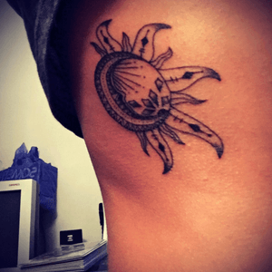 #sunandmoon #ribs #mandala_tattoo 