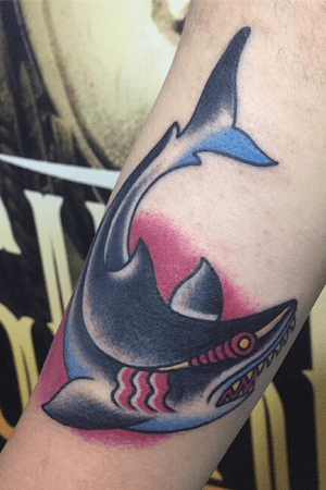 My new baby thanks to my friend @pabloptattoo(IG) for this great job done in @Surmatattoostudio(IG) #Shark #oldscholltattoo #oldschoolflash 
